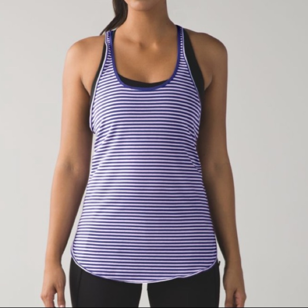 Lululemon tank no size tag est size 4